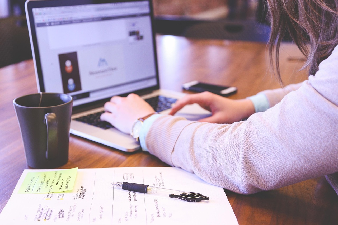 From Clicks to Customers: Using Digital Marketing Analytics to Generate Leads